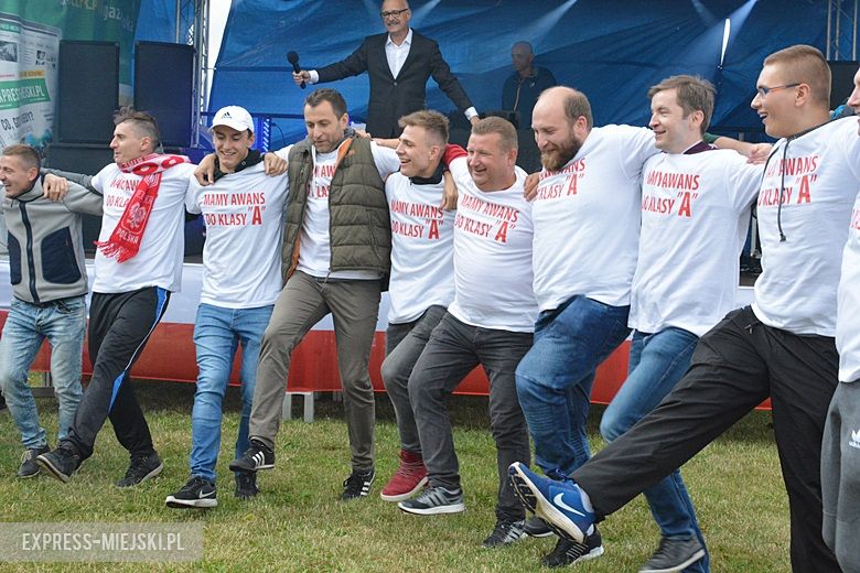 Piłkarze świętowali awans do A klasy