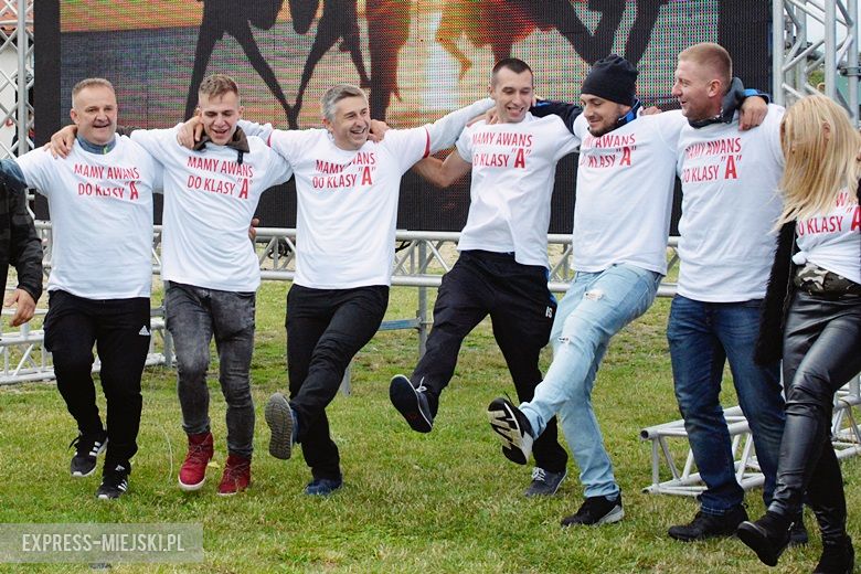 Piłkarze świętowali awans do A klasy