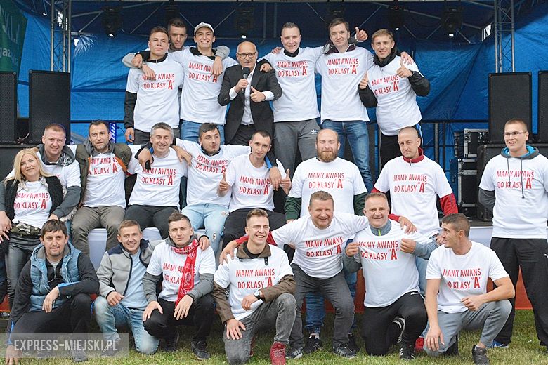 Piłkarze świętowali awans do A klasy