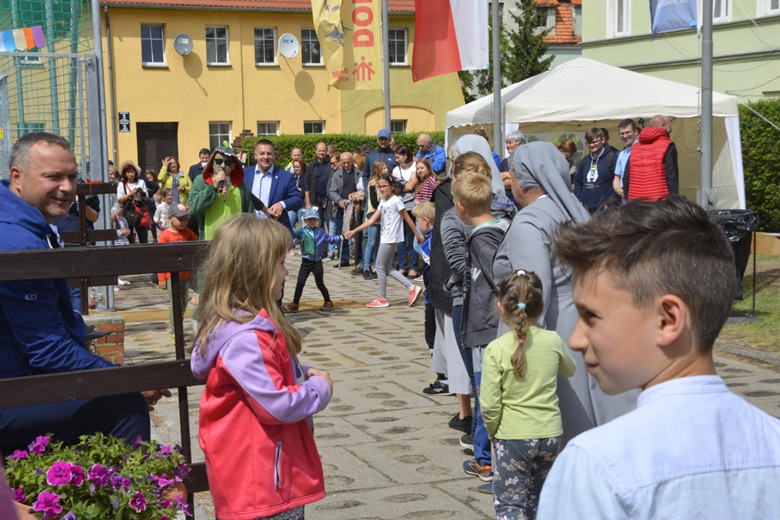 Oficjalne otwarcie nowego boiska w Oratorium św. Jana Bosko w Środzie Śląskiej