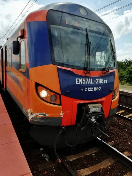 Pociąg zderzył się z busem w Czernej