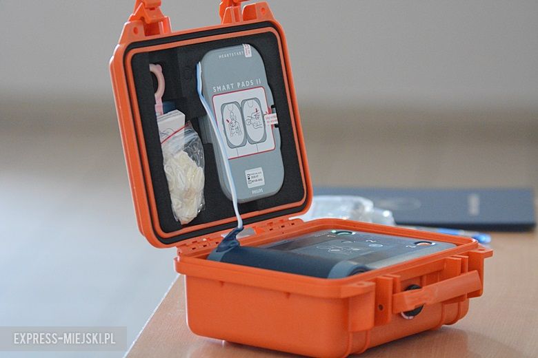 Przekazanie nowego sprzętu strażakom