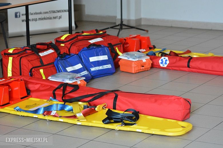 Przekazanie nowego sprzętu strażakom