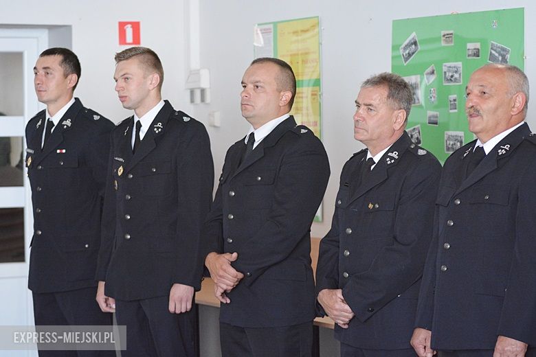 Przekazanie nowego sprzętu strażakom