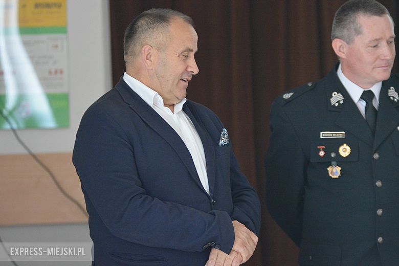 Przekazanie nowego sprzętu strażakom