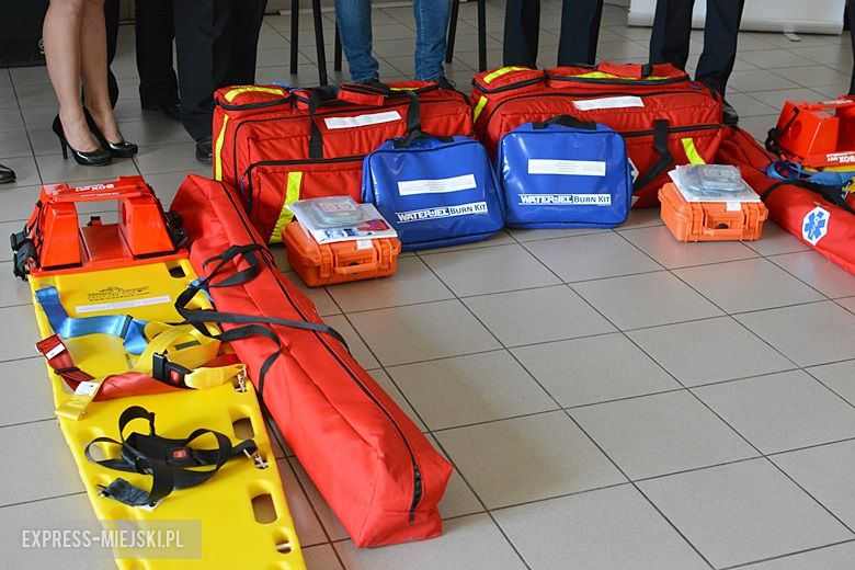 Przekazanie nowego sprzętu strażakom