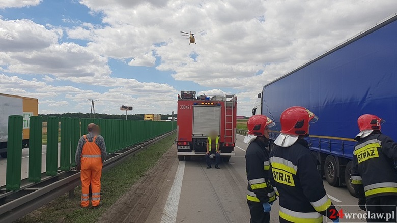 Zderzenie dwóch ciężarówek na autostradzie