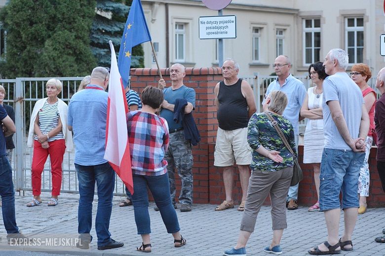 Demonstracja pod sądem w Środzie Śląskiej