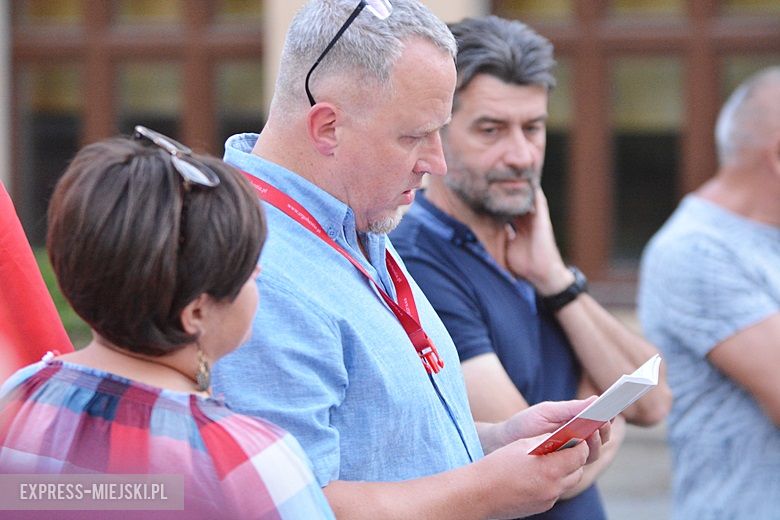 Demonstracja pod sądem w Środzie Śląskiej