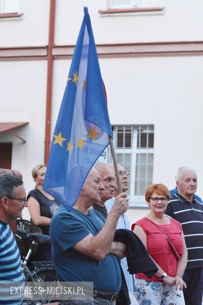 Demonstracja pod sądem w Środzie Śląskiej