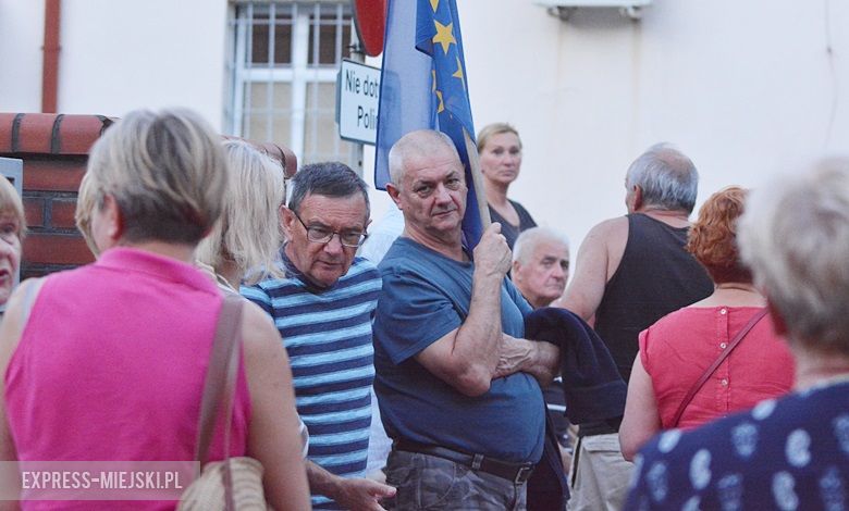 Demonstracja pod sądem w Środzie Śląskiej
