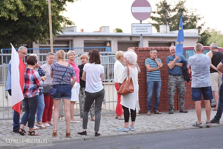 Demonstracja pod sądem w Środzie Śląskiej