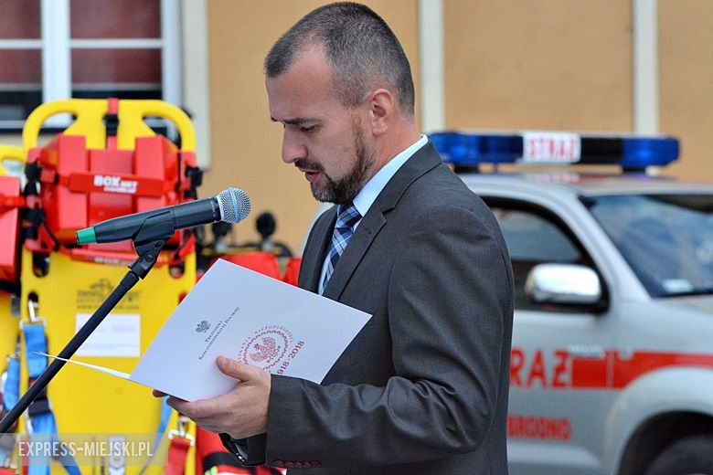 Przekazanie sprzętu dla strażaków OSP