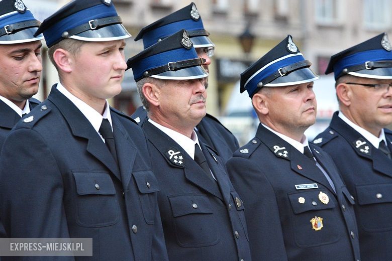 Przekazanie sprzętu dla strażaków OSP