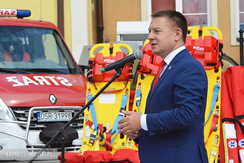 Przekazanie sprzętu dla strażaków OSP