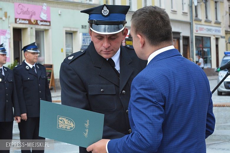 Przekazanie sprzętu dla strażaków OSP