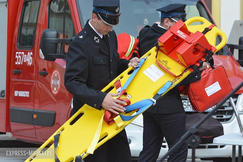 Przekazanie sprzętu dla strażaków OSP