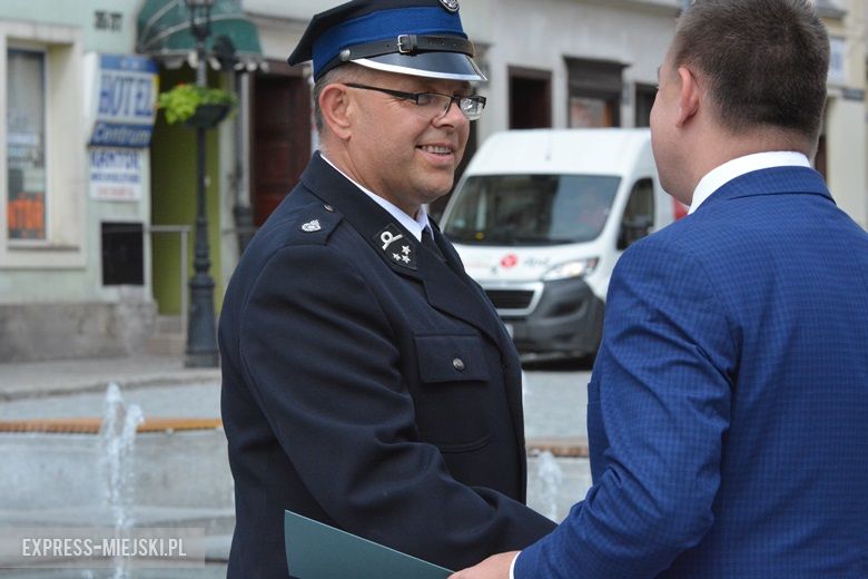 Przekazanie sprzętu dla strażaków OSP