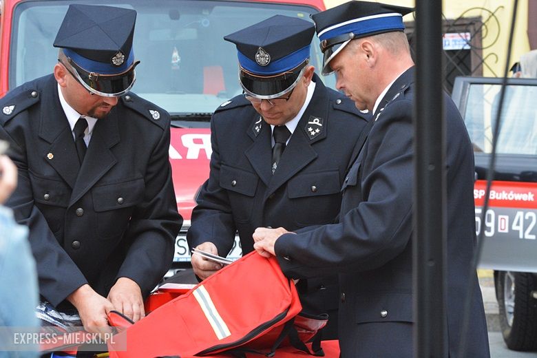 Przekazanie sprzętu dla strażaków OSP