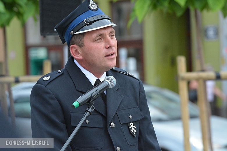 Przekazanie sprzętu dla strażaków OSP