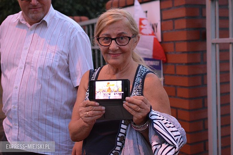 Demonstracja mieszkańców pod sądem