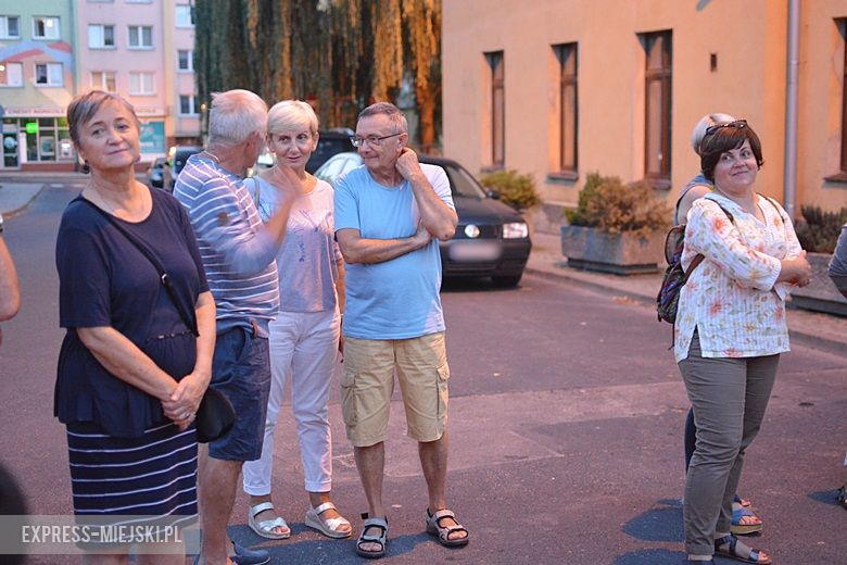 Demonstracja mieszkańców pod sądem