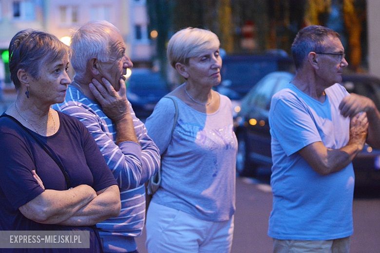 Demonstracja mieszkańców pod sądem