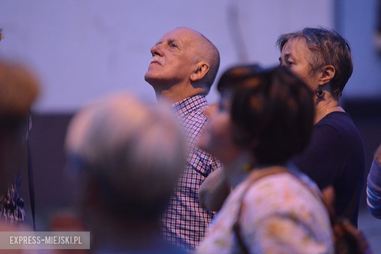 Demonstracja mieszkańców pod sądem