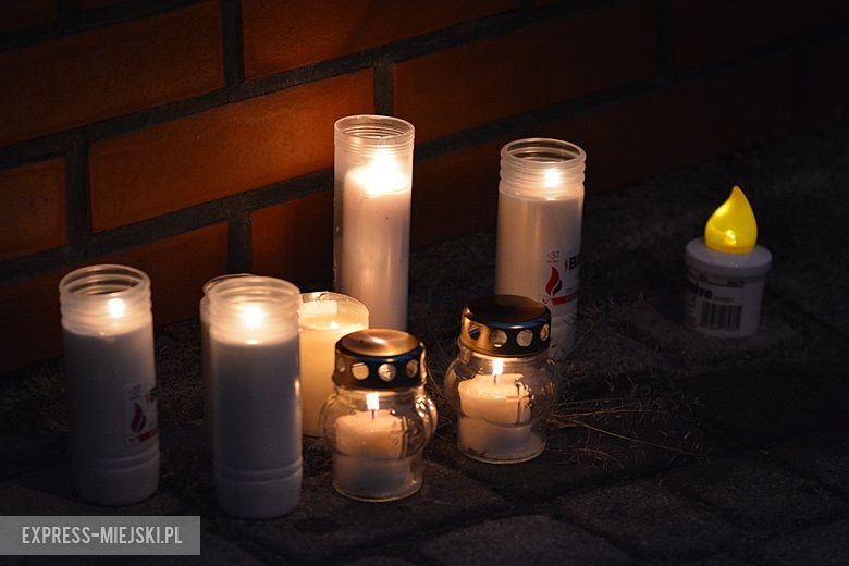 Demonstracja mieszkańców pod sądem