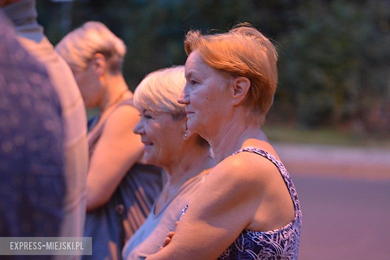 Demonstracja mieszkańców pod sądem