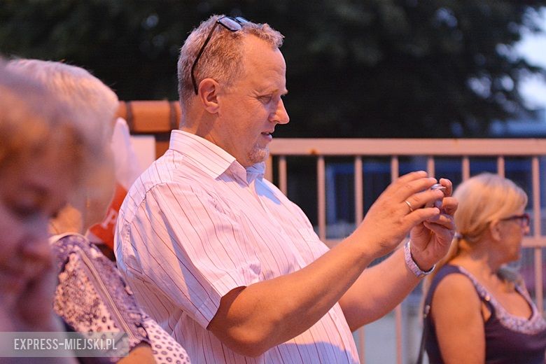 Demonstracja mieszkańców pod sądem