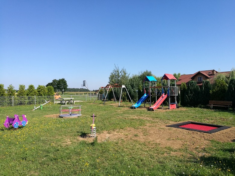 Odnowione place zabaw