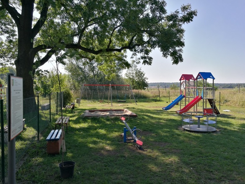 Odnowione place zabaw