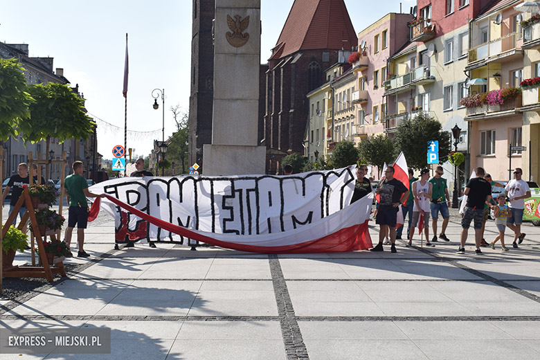 Grupa patriotów uczciła rocznicę wybuchu Powstania Warszawskiego.