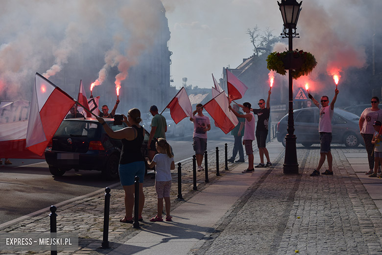Grupa patriotów uczciła rocznicę wybuchu Powstania Warszawskiego.