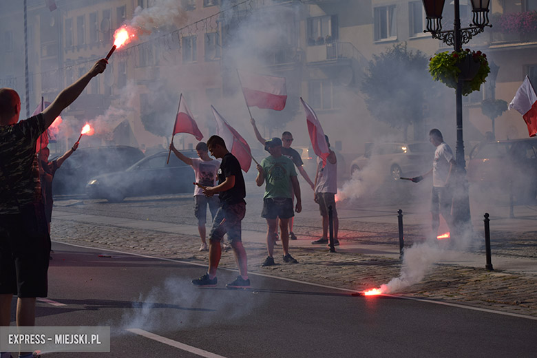 Grupa patriotów uczciła rocznicę wybuchu Powstania Warszawskiego.