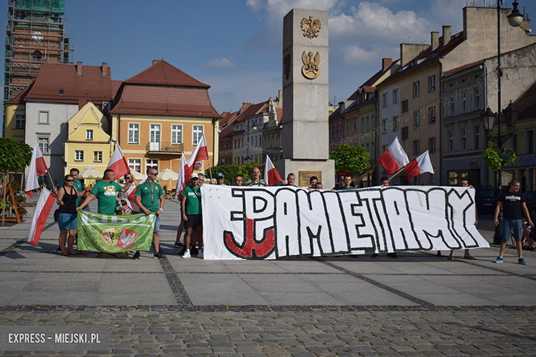 Grupa patriotów uczciła rocznicę wybuchu Powstania Warszawskiego.