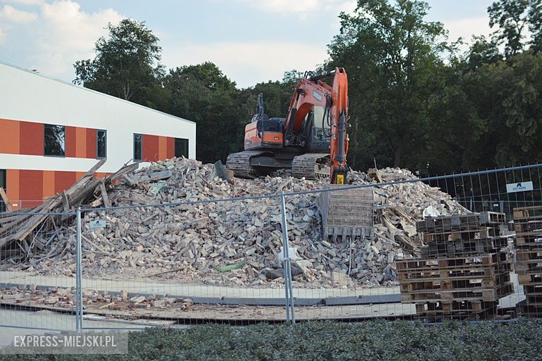Wyburzona została starsza szkoła w Lutyni