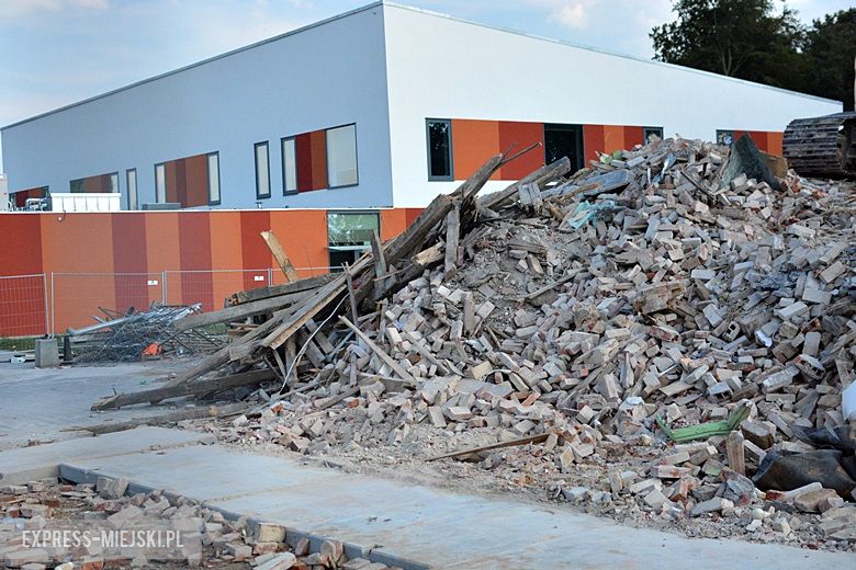 Wyburzona została starsza szkoła w Lutyni