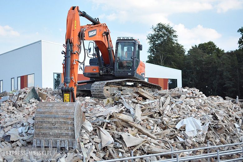 Wyburzona została starsza szkoła w Lutyni