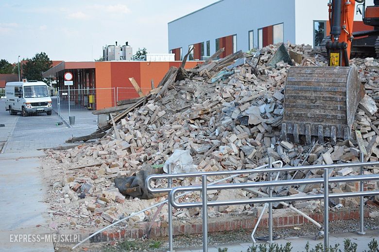 Wyburzona została starsza szkoła w Lutyni