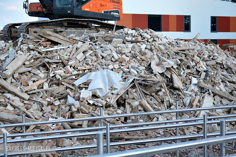 Wyburzona została starsza szkoła w Lutyni