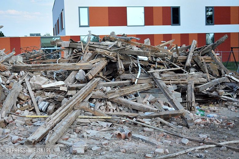 Wyburzona została starsza szkoła w Lutyni