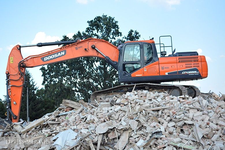 Wyburzona została starsza szkoła w Lutyni