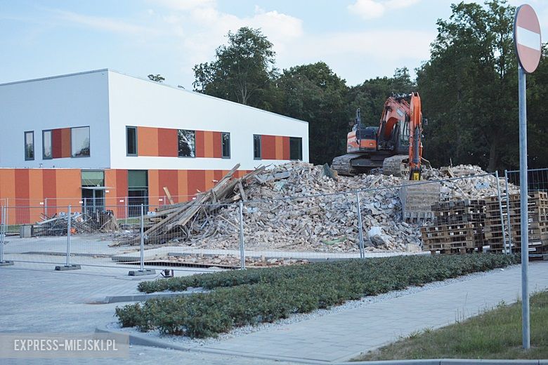 Wyburzona została starsza szkoła w Lutyni