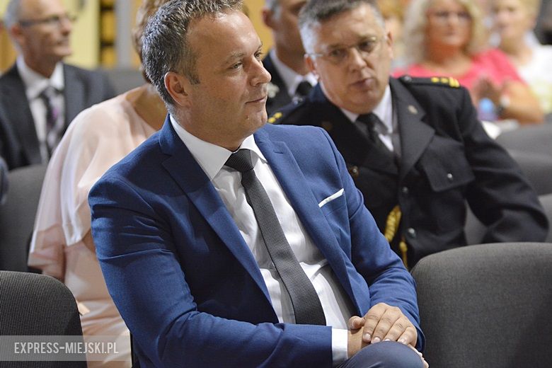 Obrzęd chleba na dożynkach w Miękini