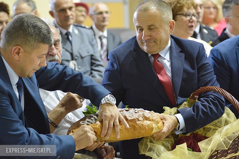 Obrzęd chleba na dożynkach w Miękini