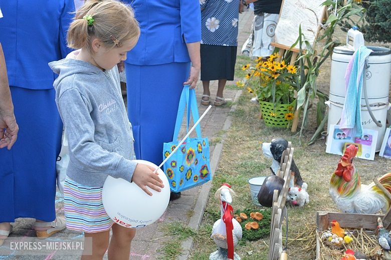 Obrzęd chleba na dożynkach w Miękini