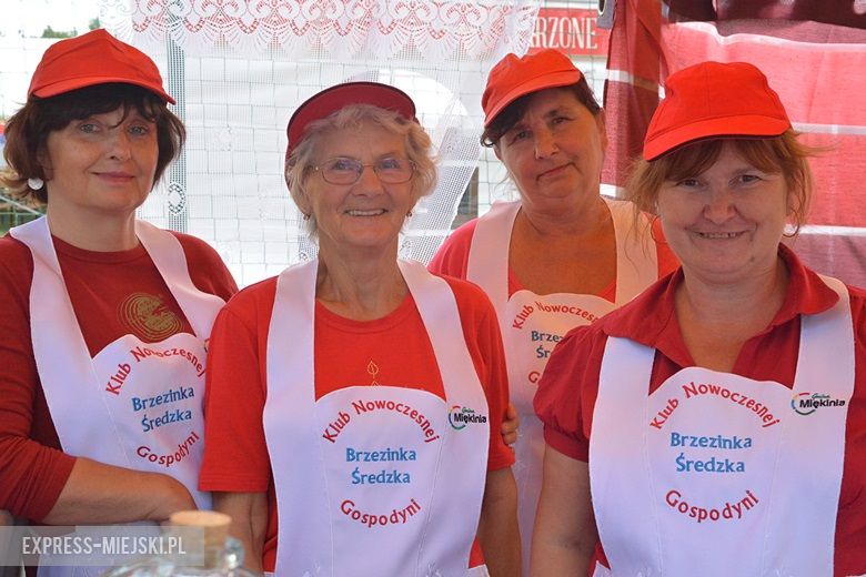 Obrzęd chleba na dożynkach w Miękini