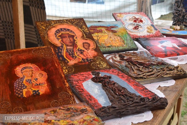 Obrzęd chleba na dożynkach w Miękini